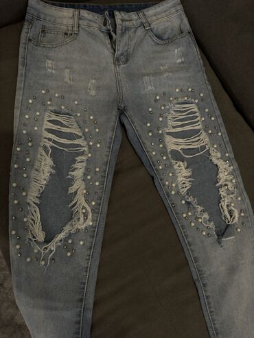 джинсы рванные: Прямые