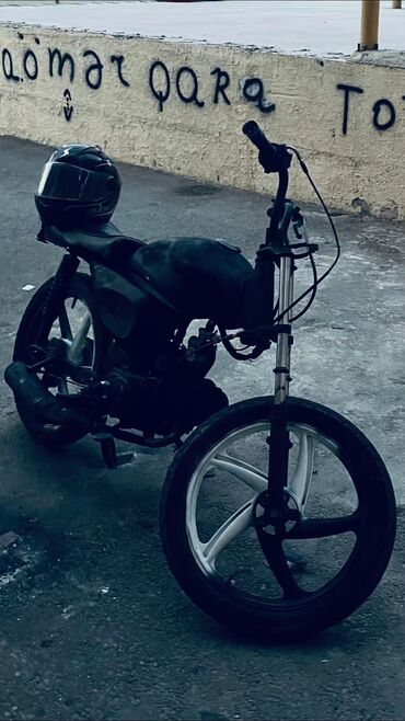 Moto geyim: Problemi yağ yeyir fiso basqa problemi yoxdu pula ehtiyac var diye