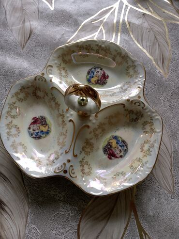 işlenmiş plastik qapi: Porcelan üç bölməli qəlyanaltı qabı - Material: incə porselen -