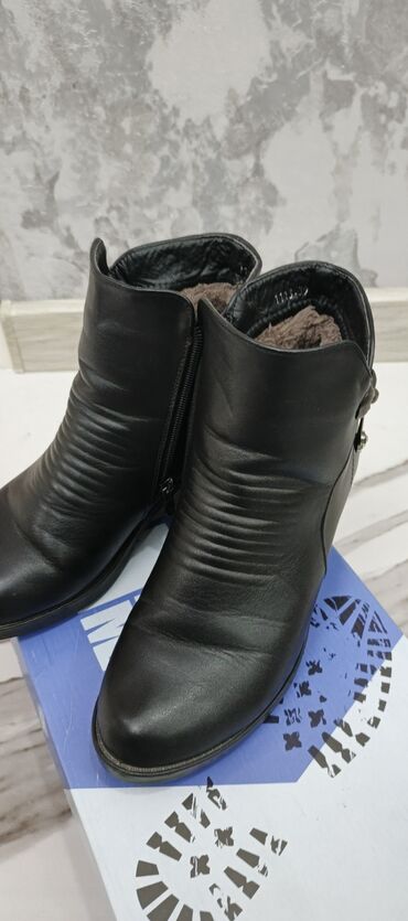 Botinka və botilyonlar: Burberry, Ölçü: 38, rəng - Qara, İşlənmiş — 10