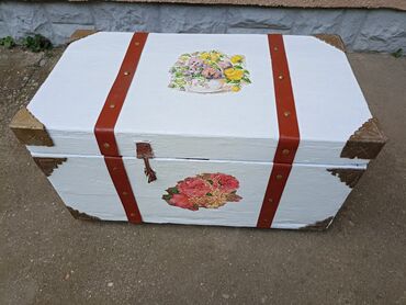 razboji za tkanje: Stari sanduci sa slike-etno eksponati,veći dimenzija 60 cm x 32 cm x