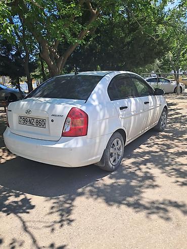 Hyundai: Hyundai Accent: 1.4 l | 2010 il Sedan — 10
