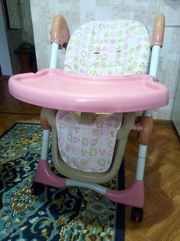 детский столик с 2 стульчиками: Стульчик для кормления, в хорошем состоянии, фирмы Mamalove, с