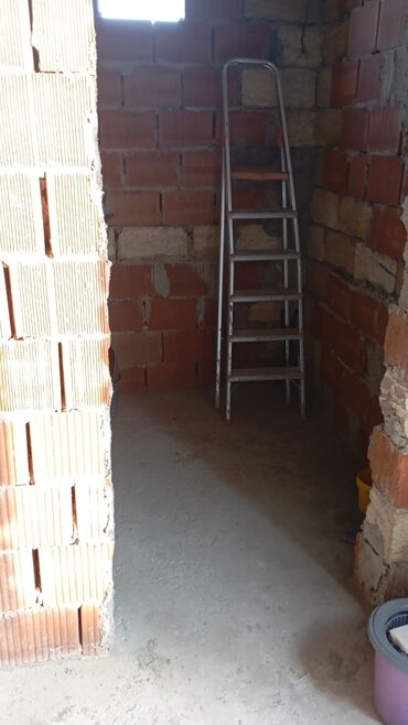 Həyət evləri və villaların satışı: 4 otaqlı, 3 kv. m, Kredit yoxdur, Təmirsiz — 5