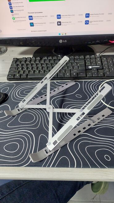 подставка для микрофона: Практически новая подставка для ноутбука из алюминия. Без упаковки