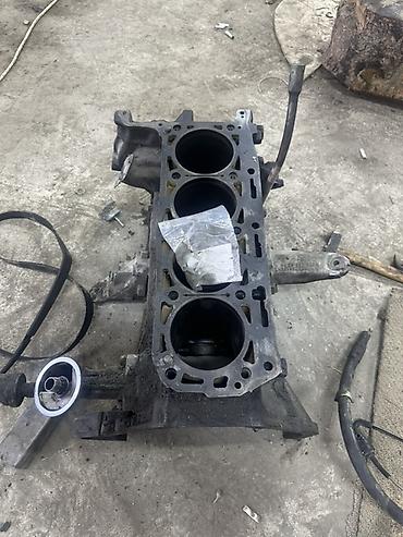 Двигатели, моторы и ГБЦ: Запчасть на мерседес w124 102 двигатель . Коленвал помпа, блок — 3