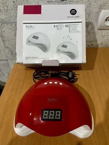 sun 5 plus: SUN brendinə məxsus, 48W gücündə LED/UV dırnaq lampası. Qırmızı rəngdə