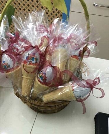 Konditorski proizvodi, slatkiši: Buketi i torte od slatkiša
Izrada po narudžbini 3-5 dana unapred — 10