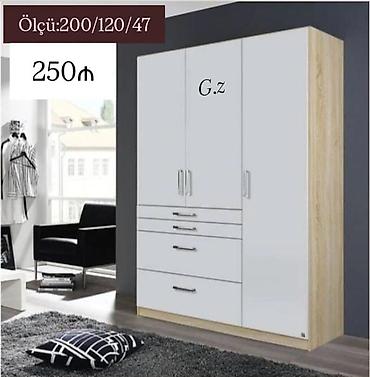 Geniş tutumlu paltar şkafı - Rəng: ağ ön panellər, açıq ağac rəngli