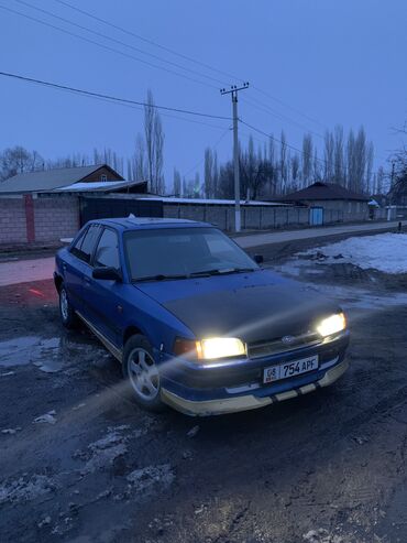 323: Mazda 323: 1991 г., 1.6 л, Механика, Бензин, Седан