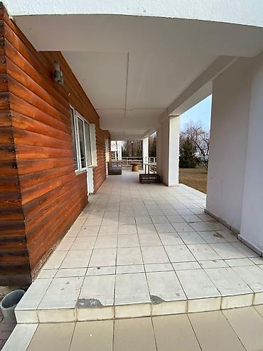 Продажа коттеджей и домов: Продаётся шикарный коттедж на 1ой линии в городе Чолпоната. площадь — 5