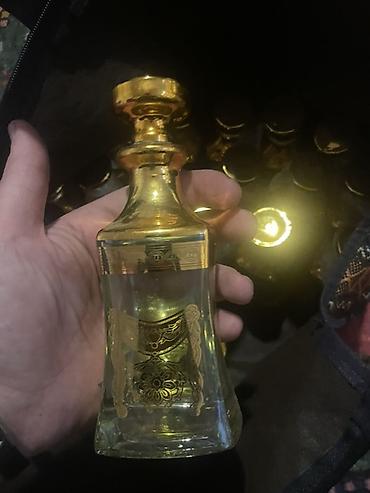 kanaplya yağı: Qızıl naxışlı şüşə ətir qabı - Material: qalın, şəffaf şüşə - Dizayn — 1