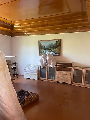 Продажа коттеджей и домов: 🏡 Продается 4 комнатный дом с времянкой 📍 Район: Ак-Орго 🏠 Площадь — 11