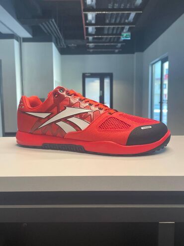 qırmızı zamşa ayaqqabılar: Nano 2.0 men’s training shoes funksi̇onal fi̇tnes üçün di̇zayn