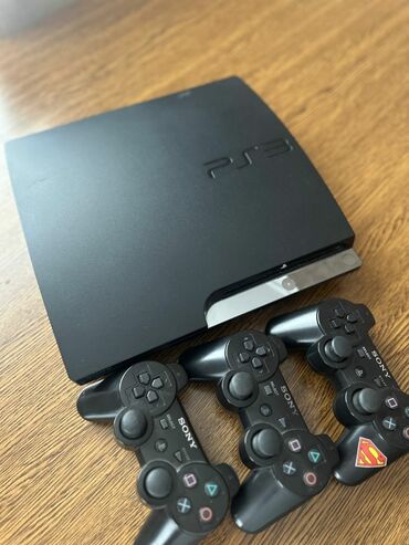 PS3 (Sony PlayStation 3): Ev şeraitinde istifade edilib!özümündür. 3 pult ile 500GB