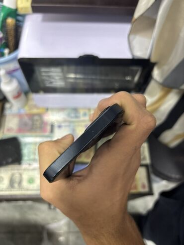 Apple iPhone: IPhone 13, 128 GB, Qara, Face ID — 8