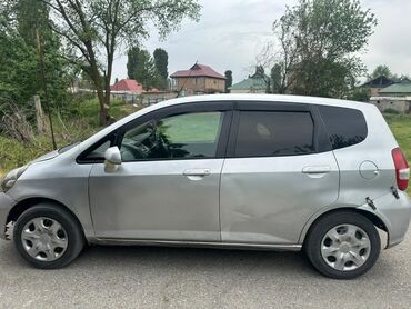 авто с последующим выкупом фит: Honda Fit: 2002 г., 1.3 л, Вариатор, Бензин, Минивэн