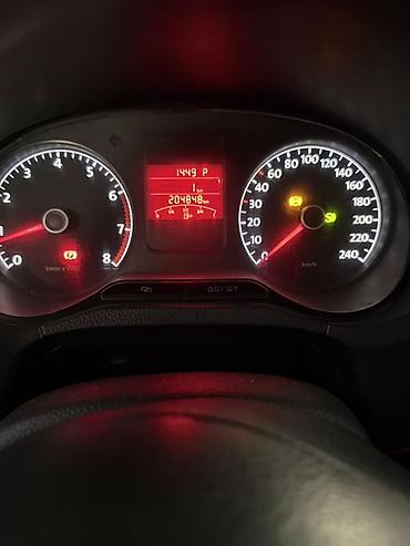 Volkswagen: Volkswagen Polo sedan - Kuzov: 4 qapılı sedan, qara rəng - Mühərrik — 5