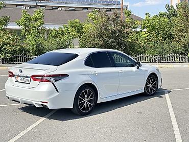 Toyota: Toyota Camry: 2023 г., 2.5 л, Гибрид — 4