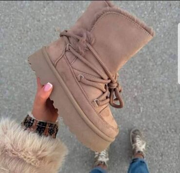 zara kozne cizme: Ugg boots