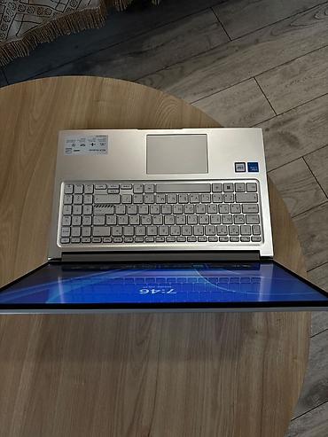 asus rog g16: Yenidir Cəmi bir ay işlənib ASUS Vivobook noutbuku - Ekran: 15.6" — 2