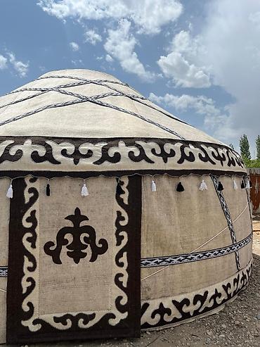 Изготовление юрт: Традиционная юрта с прочным деревянным каркасом и войлочным покрытием — 2