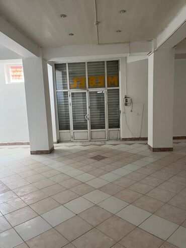 Digər kommersiya daşınmaz əmlakı: 20 Yanvar metrosuna qalxan yolda, 3 cü mikrorayon dairəsi ilə üz-bəüz — 1