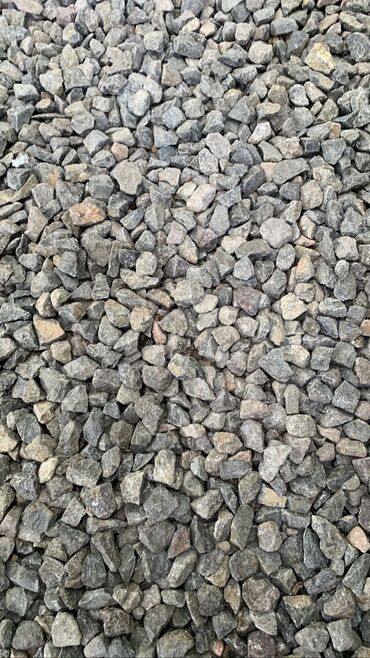 Щебень: Щебень для засыпки - Фракция: средняя/крупная (остроугольные камни — 3