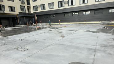 услуги укладка брусчатки: Заливка Промышленной стяжки, брашированная с топпингом, печатный