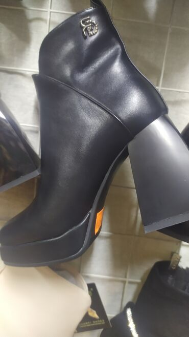обувь из европы: Сапоги, 35.5, цвет - Черный