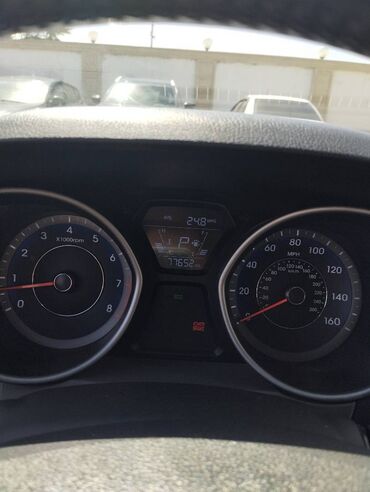 Hyundai: Hyundai Elantra: 2 l | 2014 il Sedan — 14