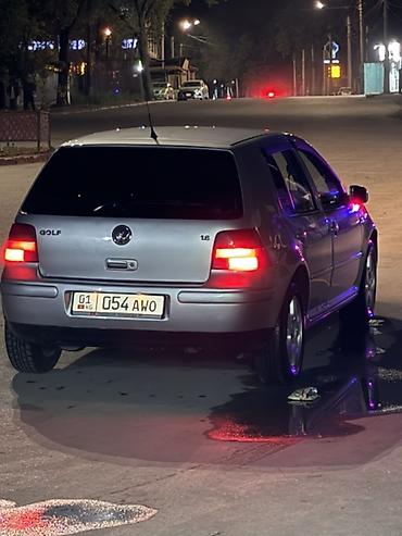 Volkswagen Golf: 2002 г., 1.6 л, Механика, Бензин, Хэтчбэк