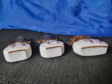 Kuhinjski setovi: Trodelni nov porcelanski dekorativni set 1920g+. Trodelni set — 14