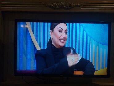 Televizorlar: 82 ekran televizor satılır təcili satılır ona götə bu qiymətə satılır