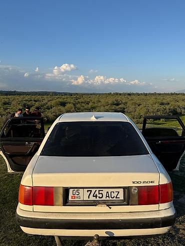 салон 211: Audi 100: 1991 г., 2 л, Механика, Бензин, Седан — 5