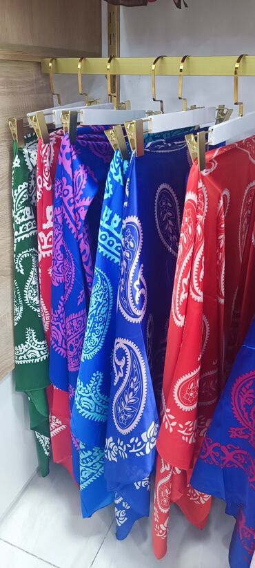 Baş geyimləri: Kelagayi böyük ölçülərdə.ipekler 35 m.ketan pambıq 30 m — 9