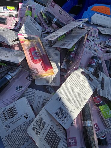 Šminka: Kozmetički set – brendirani proizvodi za usne i oči - Ruževi za usne — 5