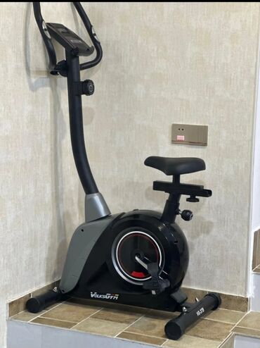 Nərdlər: VouksGym markalı qara rəngli stasionar velosiped, evdə və ya ofisdə