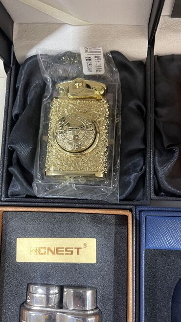 Qəlyan, vayp və aksesuarları: İstənilən növ alışqanlar mövcuddur . Ad yazılır üzərinə 25 azn sadə 20 -da lalafo.az — 4 Qəlyan, vayp və aksesuarları: İstənilən növ alışqanlar mövcuddur . Ad yazılır üzərinə 25 azn sadə 20 — 4