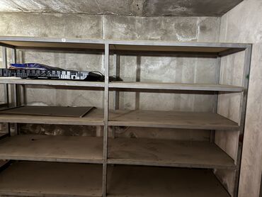 Boşqablar: Magaza üçün vitrinler satıllr start qiymet 400azn endirim olunacaq