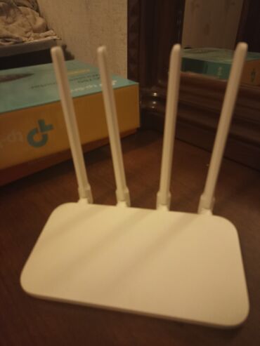 wifi guclendirici satilir: YENİDİR, mi router 4C, qutudadir, her şeyi təzədir, 4 antenasi var