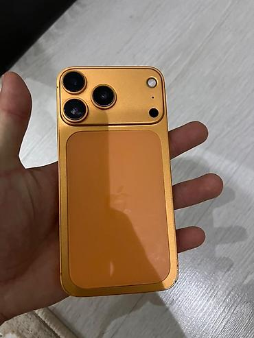 Другие мобильные телефоны: Смартфон с ярким оранжевым корпусом и плоскими гранями. Корпус из — 1