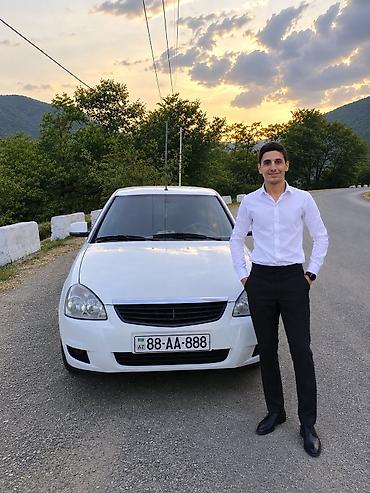 Ağ rəngli sedan avtomobil - Kuzov: sedan, 4 qapı - Rəng: ağ - Nömrə