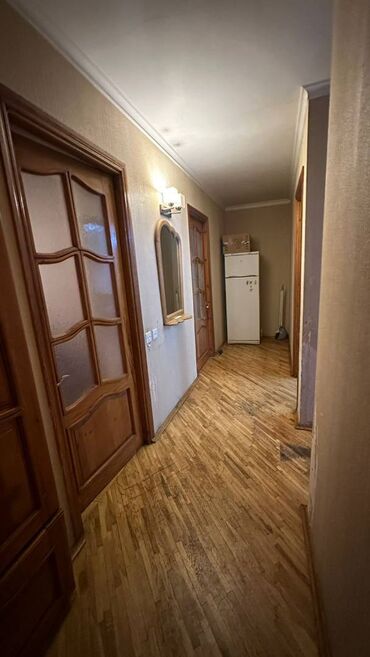 Otaqların uzunmüddətli kirayəsi: İnşaatçılar metrosuna 5 dəqiqəlik məsafədə bina evinə otaq yoldaşı
