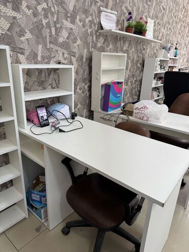 Salon masaları: İşlənmiş, Manikür üçün masa, Güzgüsüz