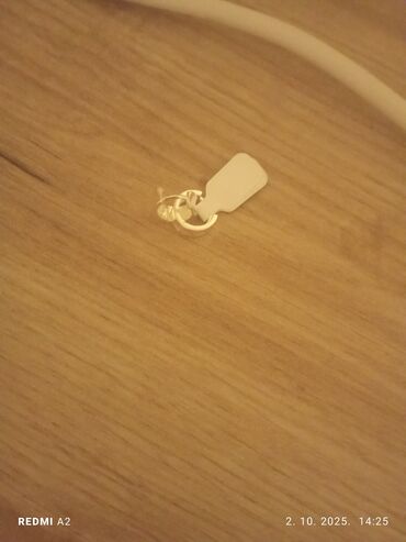 Prstenje: Srebrne minđuše sa kukicom i privjeskom u obliku suze. Centralni deo na lalafo.rs — 3 Prstenje: Srebrne minđuše sa kukicom i privjeskom u obliku suze. Centralni deo — 3