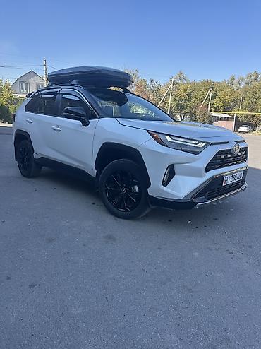2 8: Toyota RAV4: 2024 г., Гибрид — 2