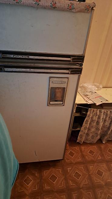 Не рабочий Продаю 2х камерный холодильник, морозилка имеется at lalafo.kg Не рабочий Продаю 2х камерный холодильник, морозилка имеется