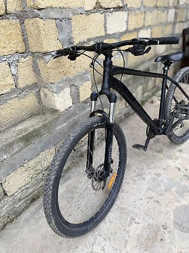 velos: Dağ velosipedi – mat qara rəngdə, yüngül alüminium hardtail karkasla — 1