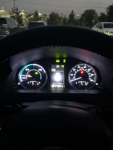 ev: Toyota Camry: 2016 г., Гибрид, Седан — 6
